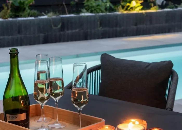 Estelle - Pool, Jacuzzi, Sauna - Balaton Villa Balatonkenese