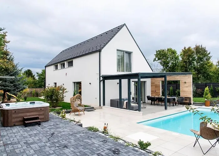 Estelle - Pool, Jacuzzi, Sauna - Balaton Villa Balatonkenese